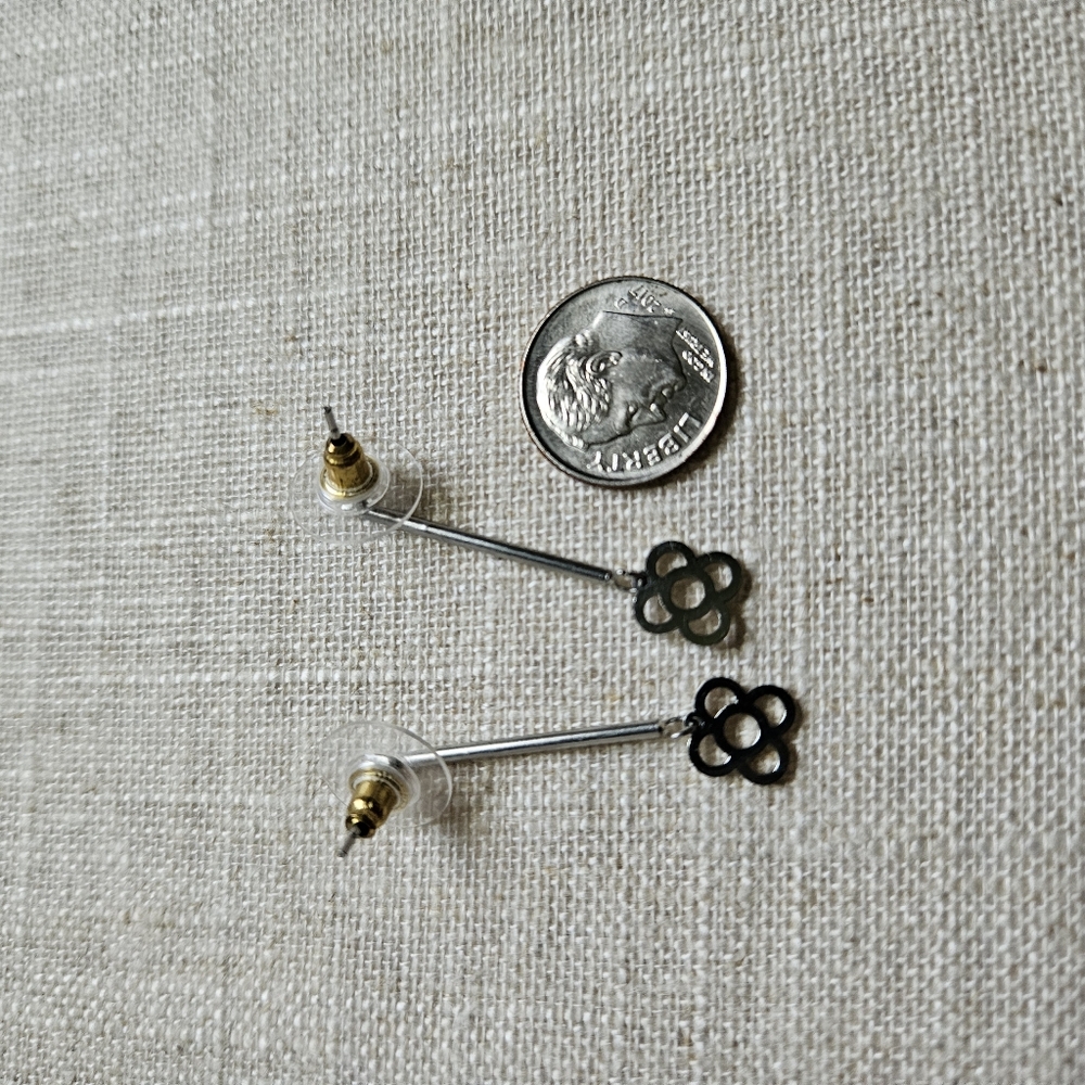 Barcelona Spain Flower Earrings - Picture 3 of 4
